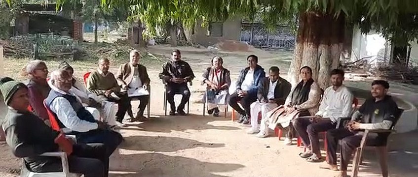 गांधी आश्रम के प्राकृतिक चिकित्सा केन्द्र के साथ टॉक शो में शामिल हुए लोग