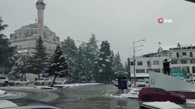 Antalya'nın Elmalı ilçesinde kar sevinci