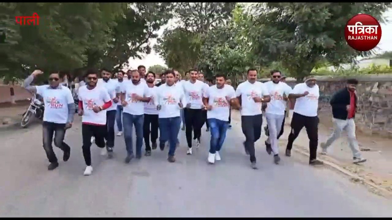 VIDEO : स्वामी विवेकानंद की प्रतिमा का दूध से किया अभिषेक