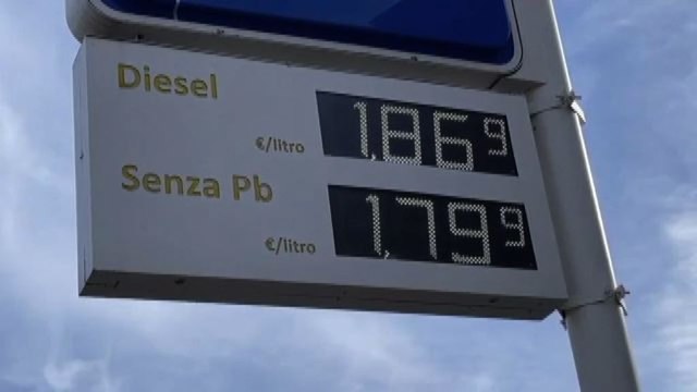 Caro carburanti, sciopero nazionale benzinai il 25 e 26 gennaio