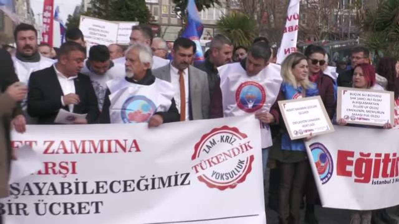 Birleşik Kamu-İş, Yüzde 30'luk Maaş Zammına Karşı İş Bırakma Eylemi Yaptı: "Kamu Emekçileri, Pazarda Dolduramadığı Filenin Hesabını Sandıkta AKP'ye...