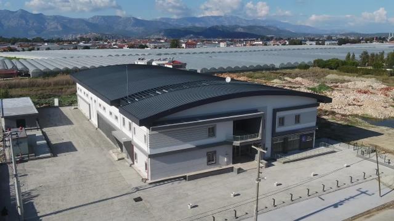 Antalya Büyükşehir, 'Ova Kapalı Spor Salonu Projesi'ni Tamamladı