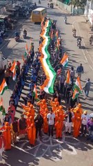 160 फीट लंबा तिरंगा लेकर निकले युवा