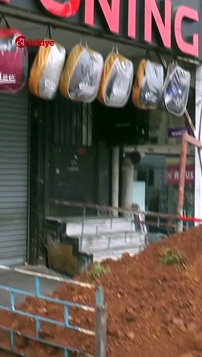 Kiracısından Fazla Kira İsteyen Dükkan Sahibi, Dükkanın Önüne Kamyonla Kum Döktürdü #kira #kiracı