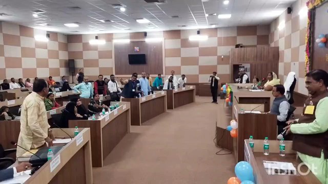 Uproar over imposition of fee in corporation council conference, 8 proposals stamped