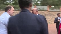 Bakan Çavuşoğlu, Kigali Soykırım Anıtı'nı ziyaret ettiBakan Çavuşoğlu, Amoras Stadyumu'nun inşaatında işçiler ile bir araya geldi