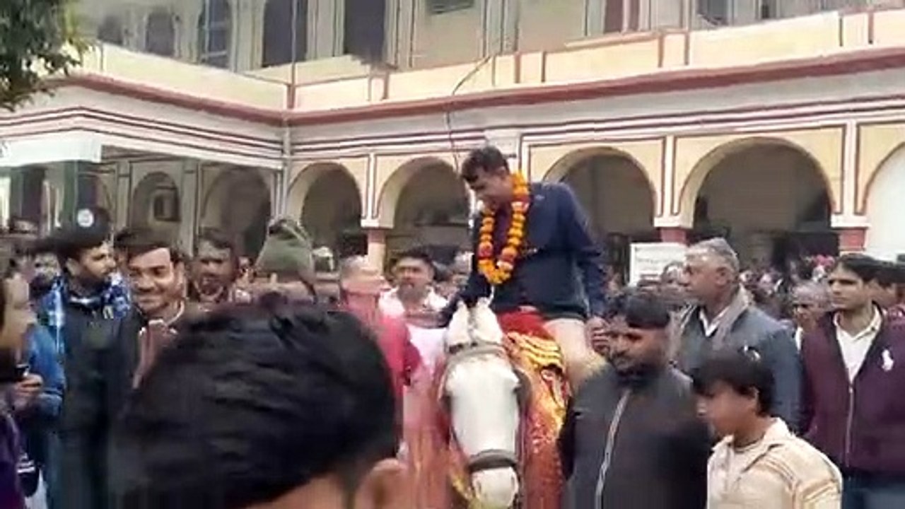 आखिर शहर के लिए ऐसा क्या किया? जो घोड़ी पर बैठाकर दी विदाई