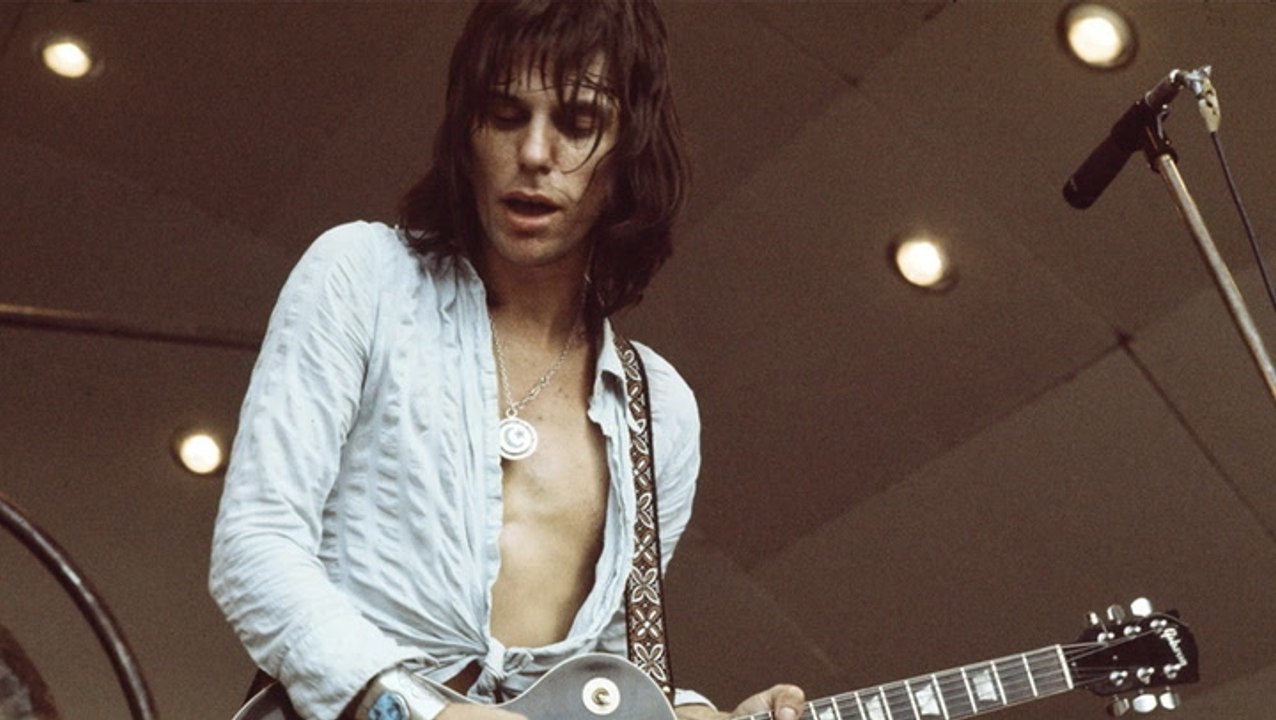 Jeff Beck’s Death Mourned by Gene Simmons, Ozzy Osbourne, Chrissie Hynde & More | Billboard News