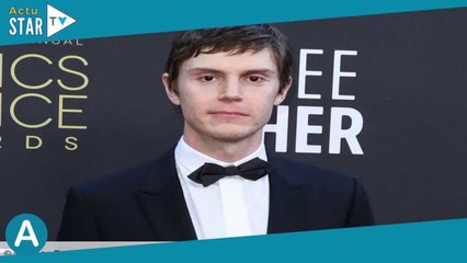 Evan Peters provoque un scandale après sa victoire aux Golden Globes