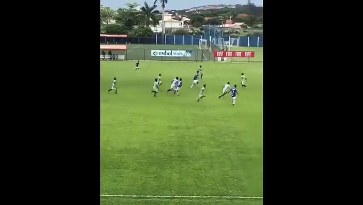 El gol del hijo de Ronaldinho en la cantera del Cruzeiro / REDES