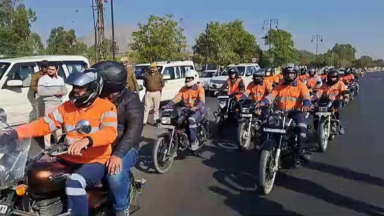यातायात पुलिस व परिवहन विभाग ने निकाली मोटरसाइकिल रैली