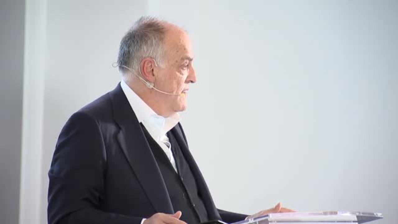 Tebas: "Florentino Pérez piensa que los clubes más ricos han de gobernar el fútbol y repartir el dinero como ellos quieran"