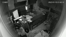 Homem invade açougue e faz ‘lanchinho’ antes de furtar dinheiro em Londrina