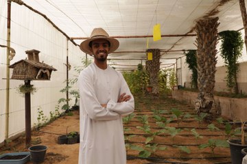 سعيد الرميثي شاب إماراتي يُدير ثلاث مزارع تنتج منتجات عضوية نادرة