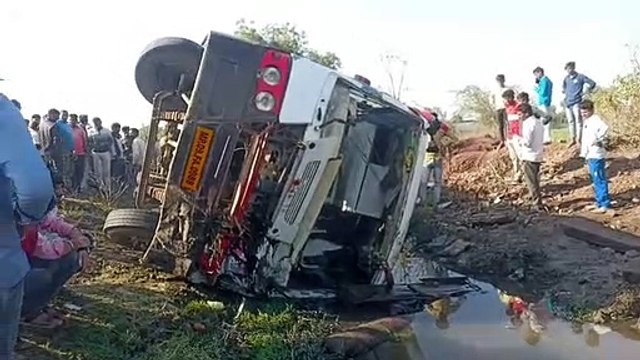 Uncontrolled bus acident bike rider died