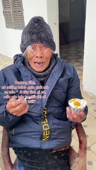 Cụ bà ở trại phong lần đầu được ăn bánh gato