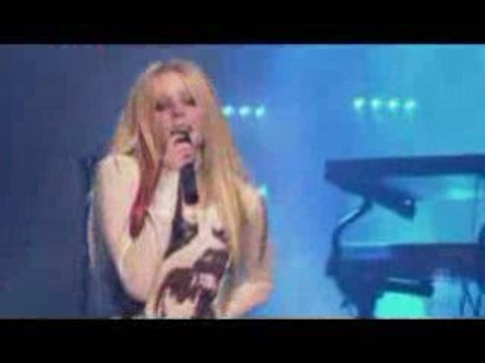 Avril Lavigne - Best Damn Thing (live)