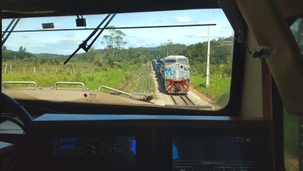 Cruzamento de trens da VLI no Corredor de exportação.