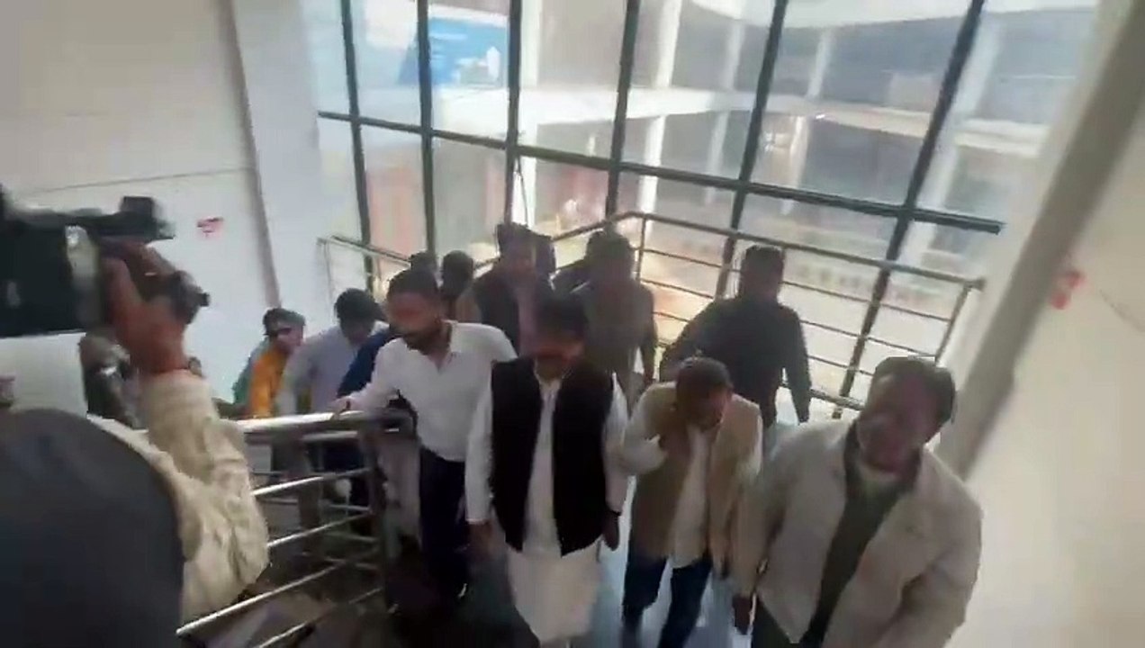 भाजयुमो ने रायपुर विकास प्राधिकरण के खिलाफ किया प्रदर्शन, अपनी मांगों को लेकर अतिरिक्त CEO को सौंपा ज्ञापन, देखें VIDEO