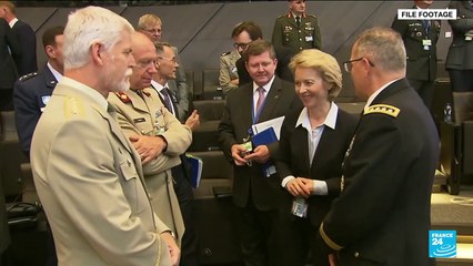 Three frontrunners as Czechs vote for new president