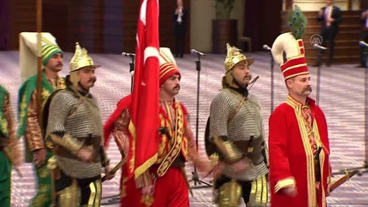 Cumhurbaşkanlığı Muhafız Alayı Tüfekli Gösteri Bölüğü nöbet değişimi gösterisi gerçekleştirildi