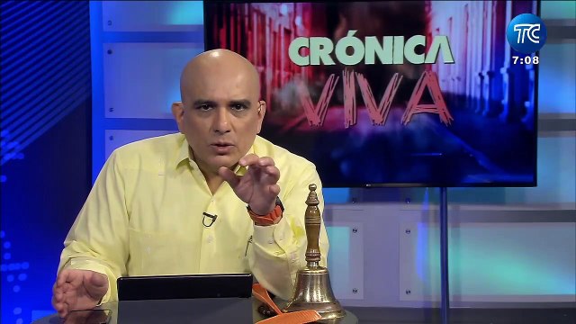 Dos carros quedaron destruidos tras atentado con explosivo en Guayaquil