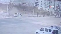 Elazığ'daki trafik kazası kameralara yansıdı: 2 yaralı