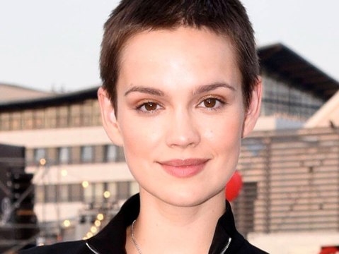 Marie Antoinette : Emilia Schüle gewährt Einblick in 400-Stunden-Look