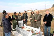 Orman Bölge Müdürlüğü, kimsesizler mezarlığına gömülen kızın mezarına ağaç ekti