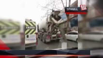 Ambulansa yol vermeyen mikser sürücüsü yola beton harcı döktü