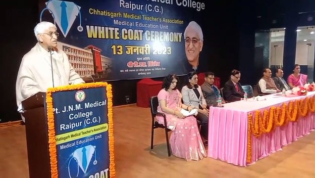 *एम. बी. बी. एस. प्रथम वर्ष के नव प्रवेशित छात्रों ने लिया चिकित्सा आचार संहिता की शपथ*