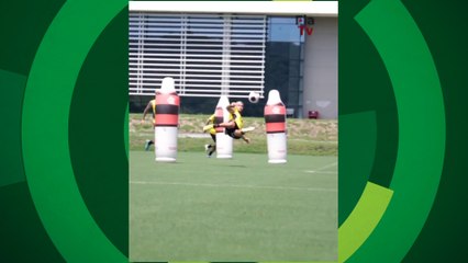 Arrascaeta faz golaço de voleio em treino