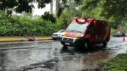 Ciclista fica ferida após colisão com Fiat Toro no Bairro Canadá