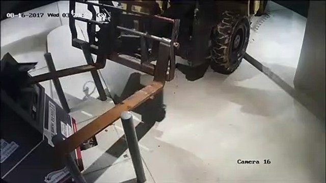 Braquer un distributeur de billets d'une façon assez dingue