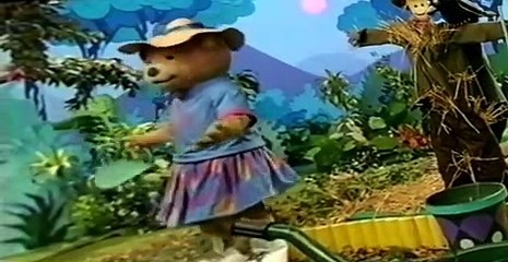 Bananas in Pyjamas Bananas in Pyjamas E035 Scarecrow