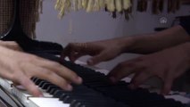Piyano çalmasıyla ilgi odağı olan kurye Can İncir, Piyanist Gülsin Onay'dan ders aldı