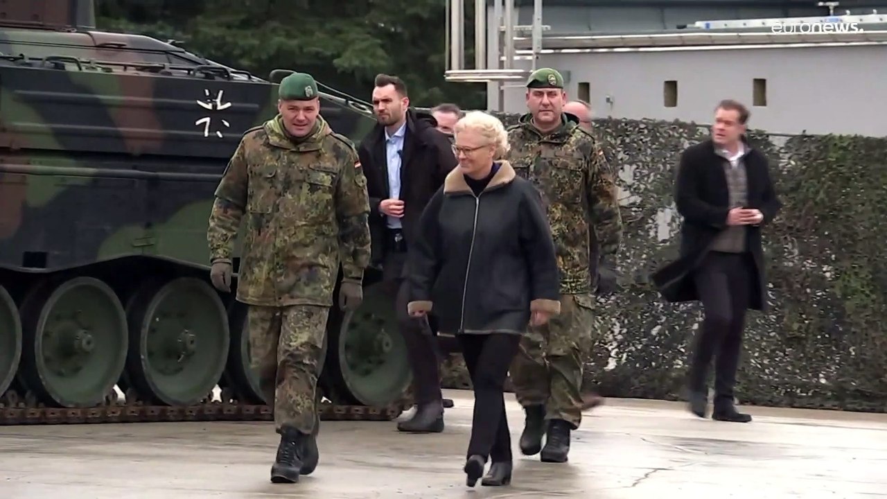 Jetzt doch: Verteidigungsministerin Lambrecht will nach Pannenserie zurücktreten