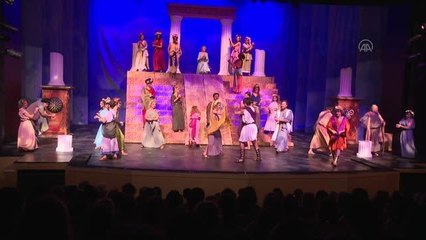 İzmir Devlet Tiyatrosu "Lysistrata"yı sahneye koyacak