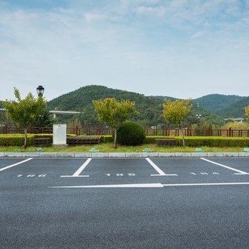 Il reçoit une amende salée pour s'être garé… 30cm trop loin (1)