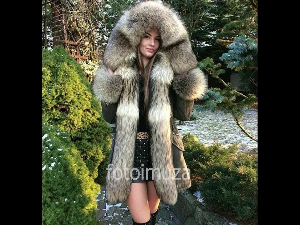 bass party drop only, girls in fur coat