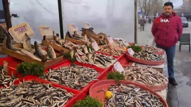 Balık fiyatları artınca vatandaşlar hamsiye rağbet gösterdi