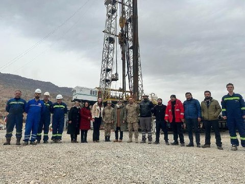 ŞEHİT ASTSUBAY 'ESMA ÇEVİK'İN ADININ VERİLDİĞİ PETROL KUYUSUNA AİLESİNDEN ZİYARET