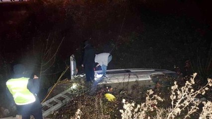 Kontrolden çıkan minibüs su kanalına devrildi: 4 yaralı