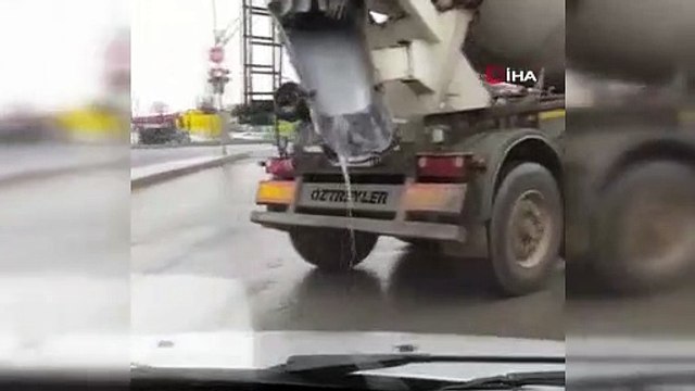 İstanbul Esenyurt'ta beton mikseri, beton suyunu yola döke döke ilerledi!