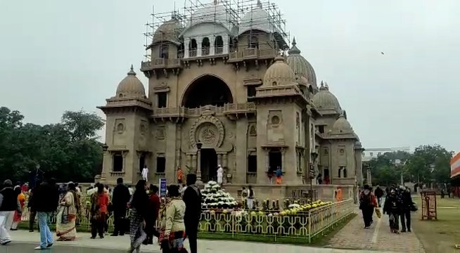 স্বামী বিবেকানন্দের ১৬১তম জন্মতিথি উৎসবে ভক্তদের ঢল বেলুড় মঠে | Oneindia Bengali