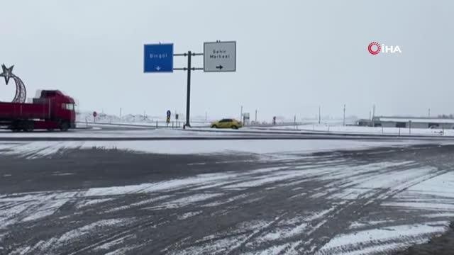 Karlıova, bir hafta sonra yeniden beyaza büründü