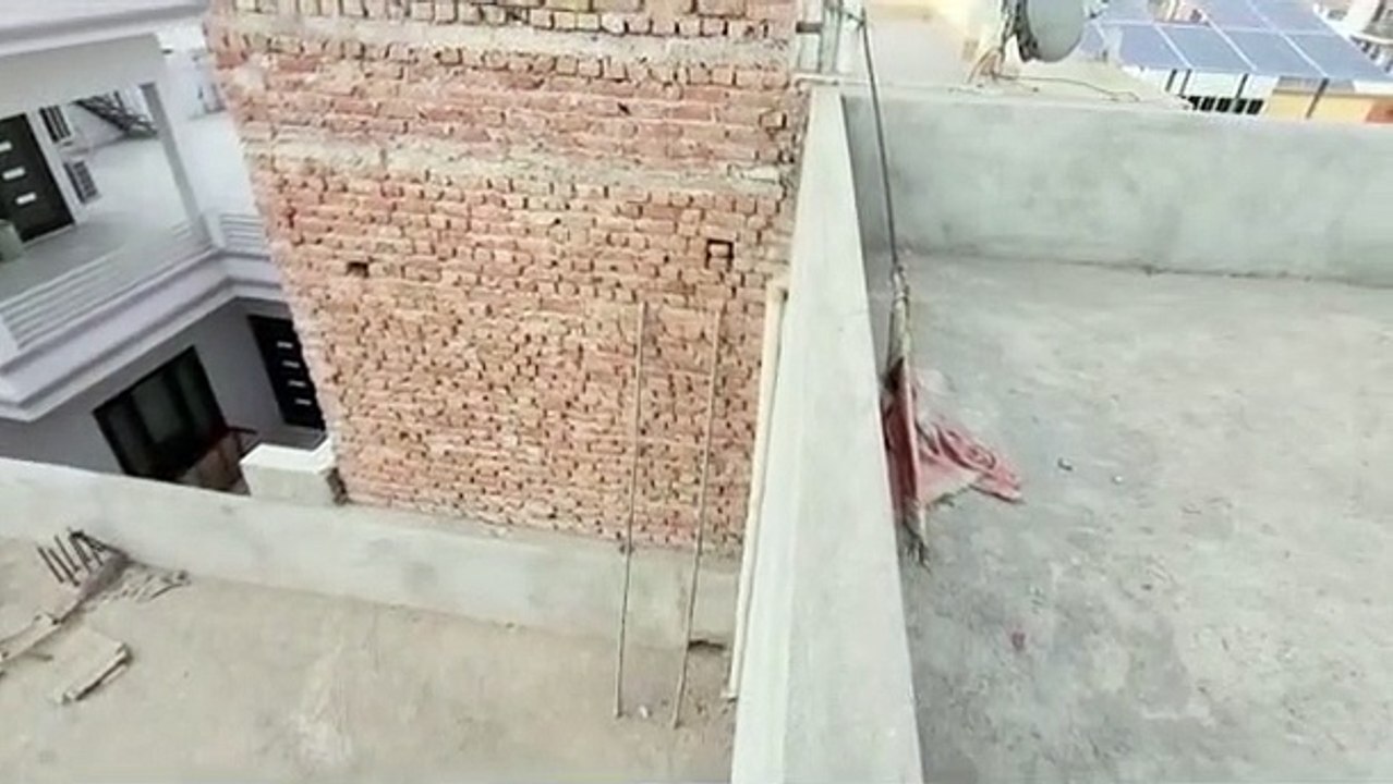 Lakhs of rupees stolen from showroom in Hanumangarh in 21 minutes