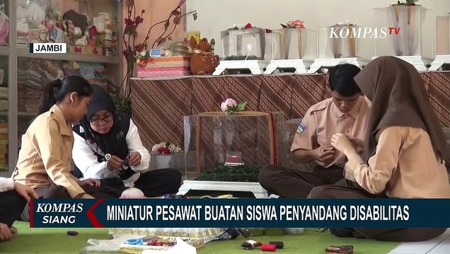 Belasan Siswa Disabilitas di Jambi Asah Keterampilan dengan Membuat Karya Miniatur Pesawat