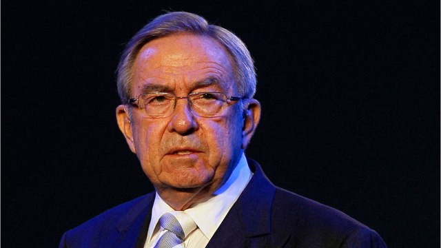 GALA VIDEO - Mort de Constantin II de Grèce : première apparition publique de son fils héritier, le prince Pavlos