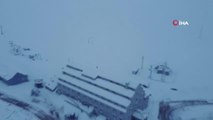 Antalya'ya 3 günde 272 kilogram yağış düştü, ünlü kayak merkezinde kar kalınlığı 1,5 metreye yaklaştı